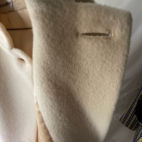 WOMENS..VTG. CREME..”PACESETTER” 100% wOOL DOUBLE BREAST PLEATED MAXI COAT - Picture 8 of 13